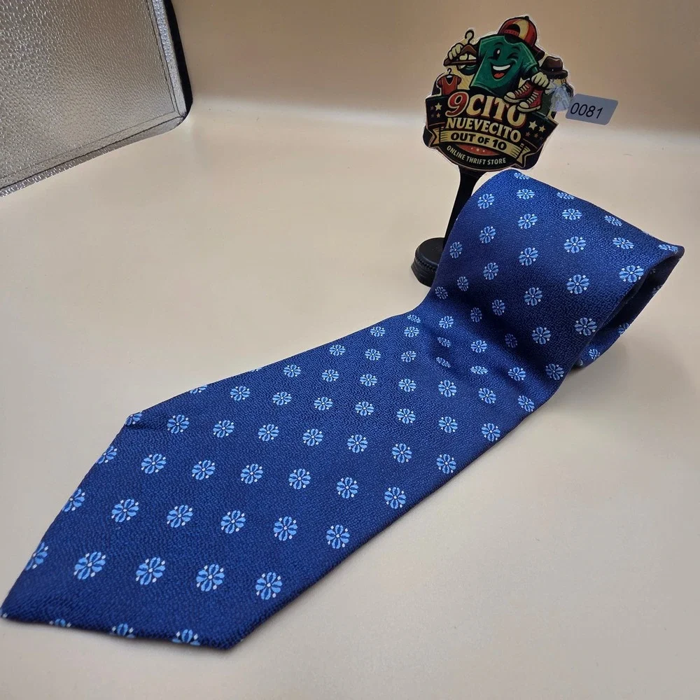 David Donahue Mens Blue Floral Medallion Silk Tie Handmade USA Italian Fabric